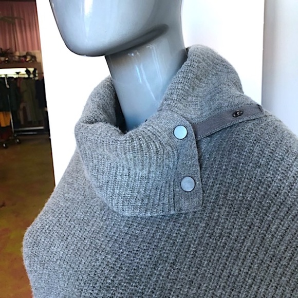 VINCE Oversized Turtleneck Wool/Yak Blend Sweater in Heather Gray NWOT/sz: XS - Picture 6 of 14